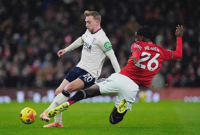 小法：不认为差距有那么大，有国米那种前锋你总会更接近胜利（小法：差距并不悬殊，若配备国米那样的前锋，胜利会更近）