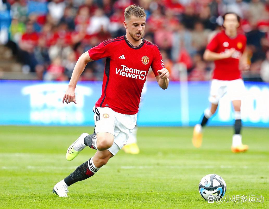 足球+音乐会，河南主帅拉莫斯当乐团指挥&阿奇姆彭等球员参加（足球遇见音乐：河南主帅拉莫斯化身指挥，阿奇姆彭等球员参与）