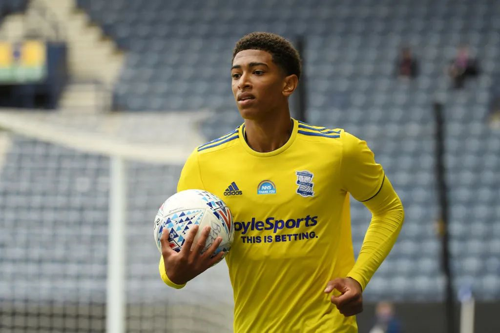 格纳布里：获得巨额收入后曾沉迷奢侈消费，母亲劝我脚踏实地