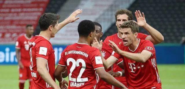 2025中超大结局：海港卫冕申花亚军 梅州亚泰降级（2025中超收官：海港成功卫冕，申花获亚军，梅州与亚泰降级）