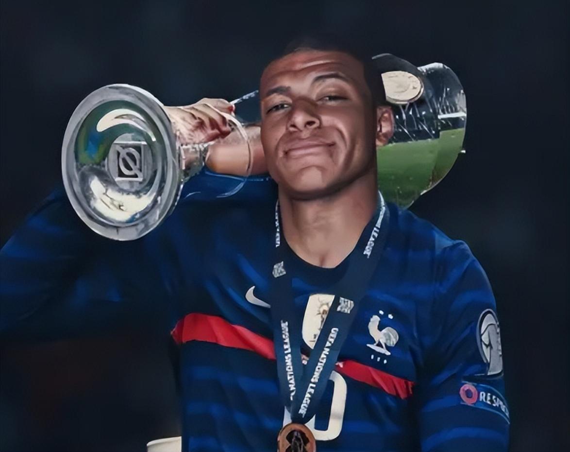 迪马尔科：我们现在排名第一但这并不重要，联赛还很漫长（迪马尔科：暂居榜首并非关键，赛季漫长一切未定）