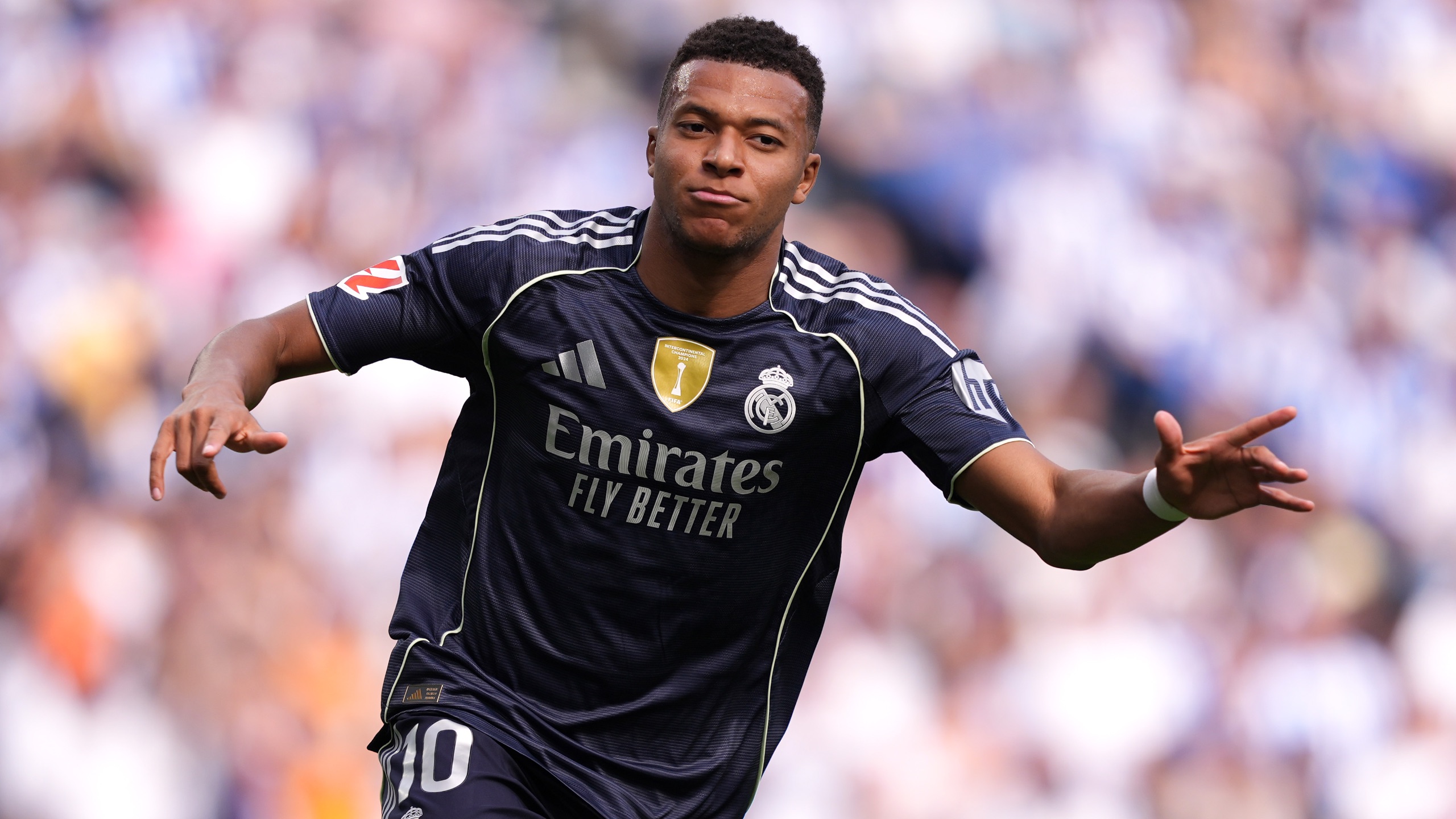 赫伊森：维尼修斯？媒体把没那么严重的事闹得沸沸扬扬（赫伊森：维尼修斯事件被媒体夸大渲染）