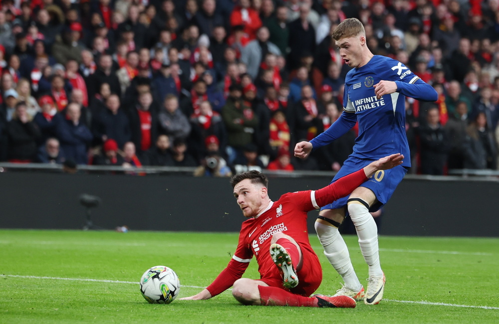 记者：阿隆索执教皇马后常与瓜帅交流；他可能不想小熊留队（记者：阿隆索入主皇马后与瓜帅交流频繁，或无意让小熊留队）