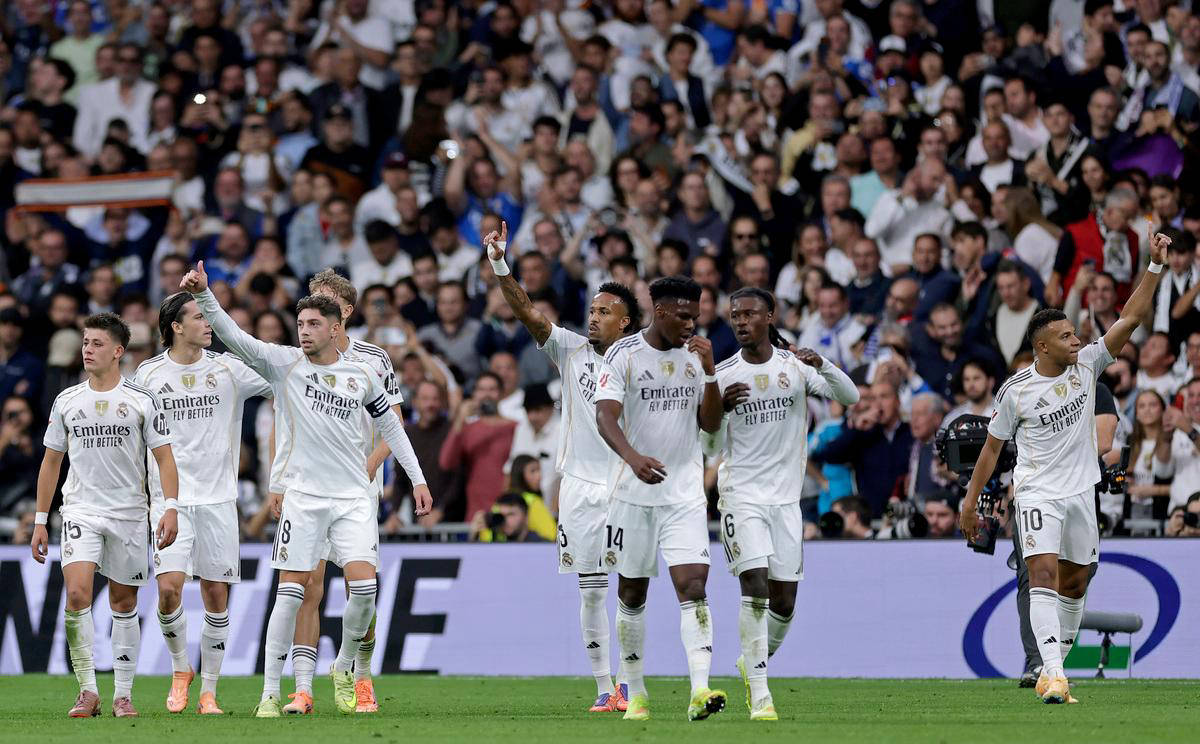 意甲焦点战：国际米兰4-0大胜科莫，路易斯·恩里克闪耀圣西罗（圣西罗之夜：国际米兰4-0零封科莫，路易斯·恩里克光芒四射）