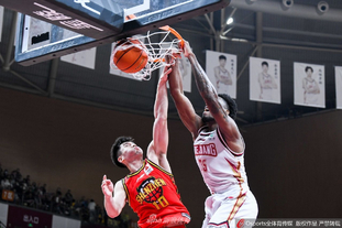 法尔克：拜仁不太可能在一月签下格伊，球队想优先与于帕续约（法尔克：拜仁冬窗难引进格伊，续约于帕优先）