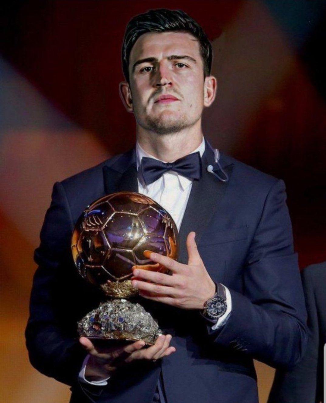 邵佳一FIFA年度最佳选票：登贝莱第一，萨拉赫第二、拉菲尼亚第三（邵佳一FIFA年度最佳投票排名：登贝莱居首，萨拉赫次席，拉菲尼亚第三）