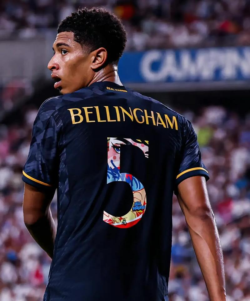 致敬球队传奇，多特官方商城为球迷免费印11号罗伊斯（多特官方商城免费为球迷印制罗伊斯11号，向球队传奇致敬）