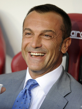 记者：阿德耶米决定明夏离开德甲，曼联、切尔西均有意（名记者：阿德耶米拟于明夏告别德甲，曼联与切尔西均有意引进）