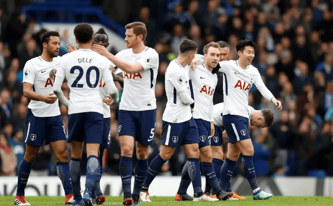 内马尔那些骚操作名场面瞬间，不愧是把任加足球发扬光大球星之一（内马尔花式操作名场面集锦，果然是将花式足球发扬光大的顶级球星之一）